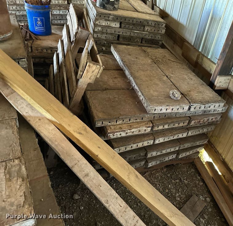 image for item MB9580 Approximately 300 concrete form pieces