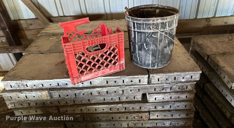 image for item MB9580 Approximately 300 concrete form pieces