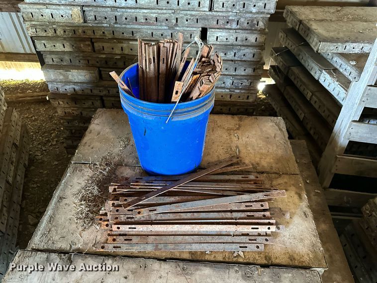 image for item MB9580 Approximately 300 concrete form pieces