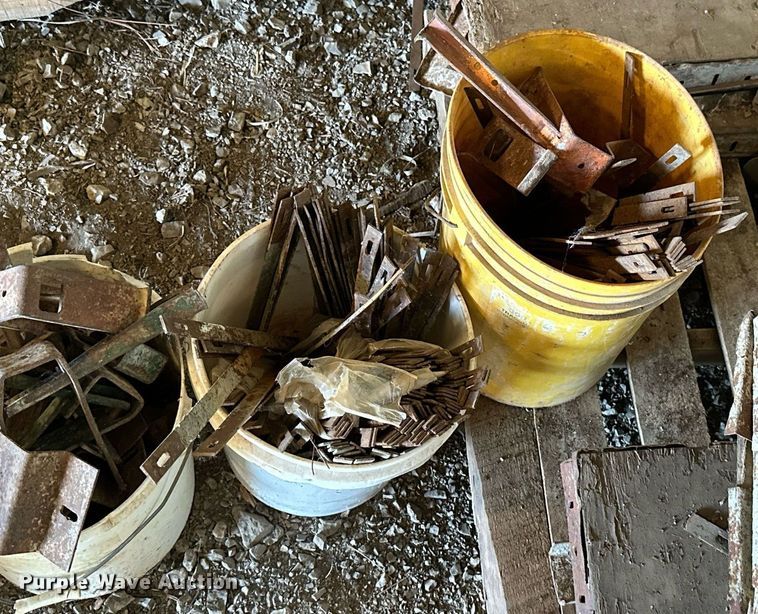 image for item MB9580 Approximately 300 concrete form pieces