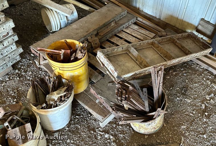 image for item MB9580 Approximately 300 concrete form pieces