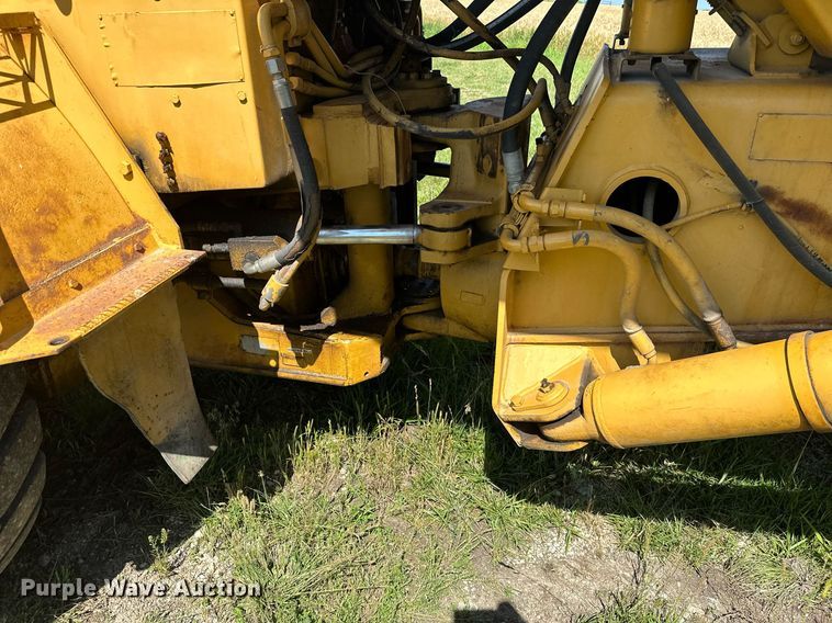 image for item MB9582 1988 Caterpillar D350C  haul truck