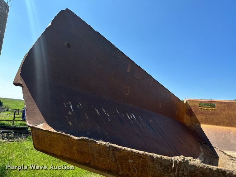 image for item MB9582 1988 Caterpillar D350C  haul truck