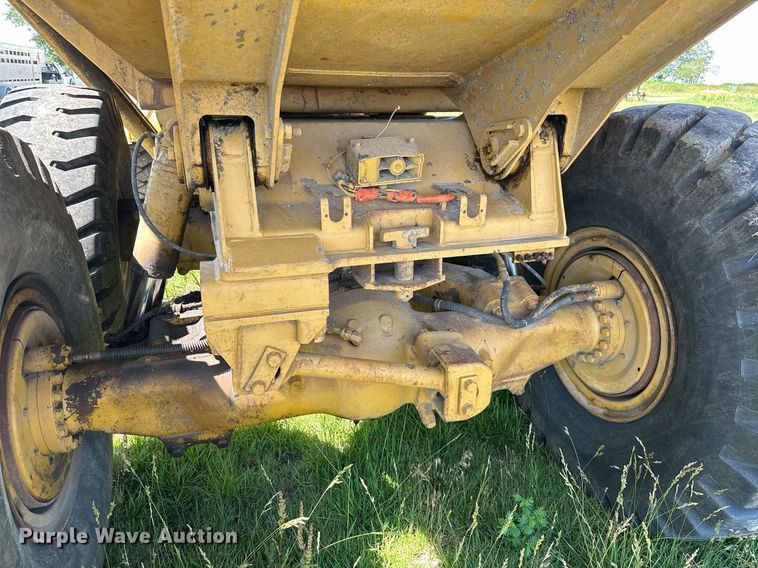 image for item MB9582 1988 Caterpillar D350C  haul truck