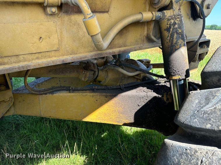 image for item MB9582 1988 Caterpillar D350C  haul truck