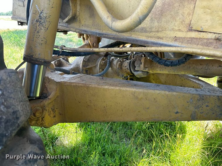 image for item MB9582 1988 Caterpillar D350C  haul truck