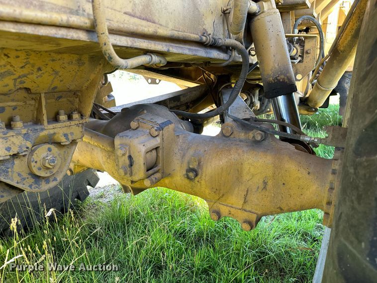 image for item MB9582 1988 Caterpillar D350C  haul truck