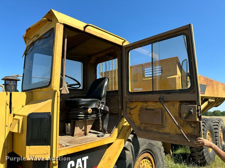 image for item MB9582 1988 Caterpillar D350C  haul truck