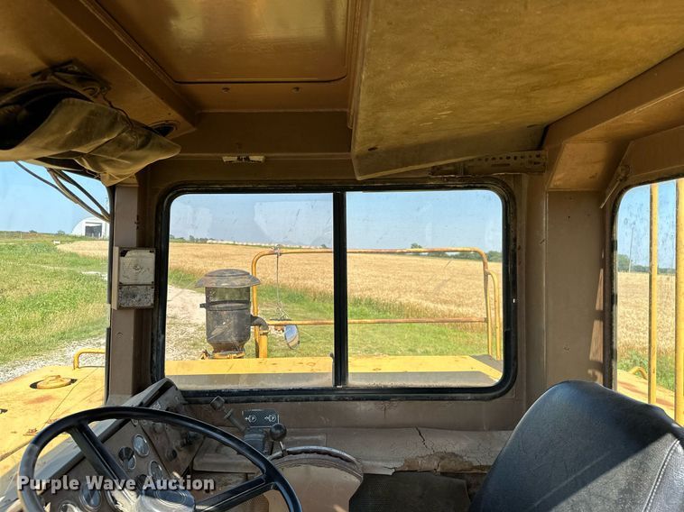 image for item MB9582 1988 Caterpillar D350C  haul truck