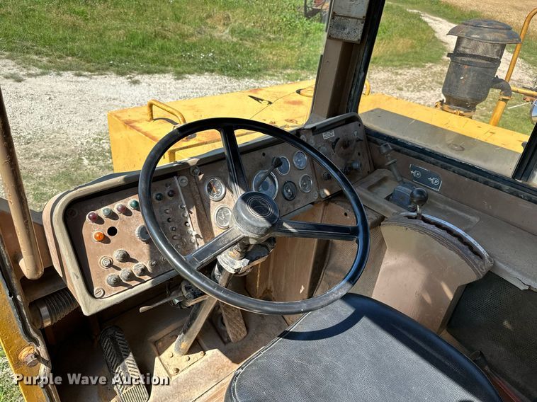 image for item MB9582 1988 Caterpillar D350C  haul truck