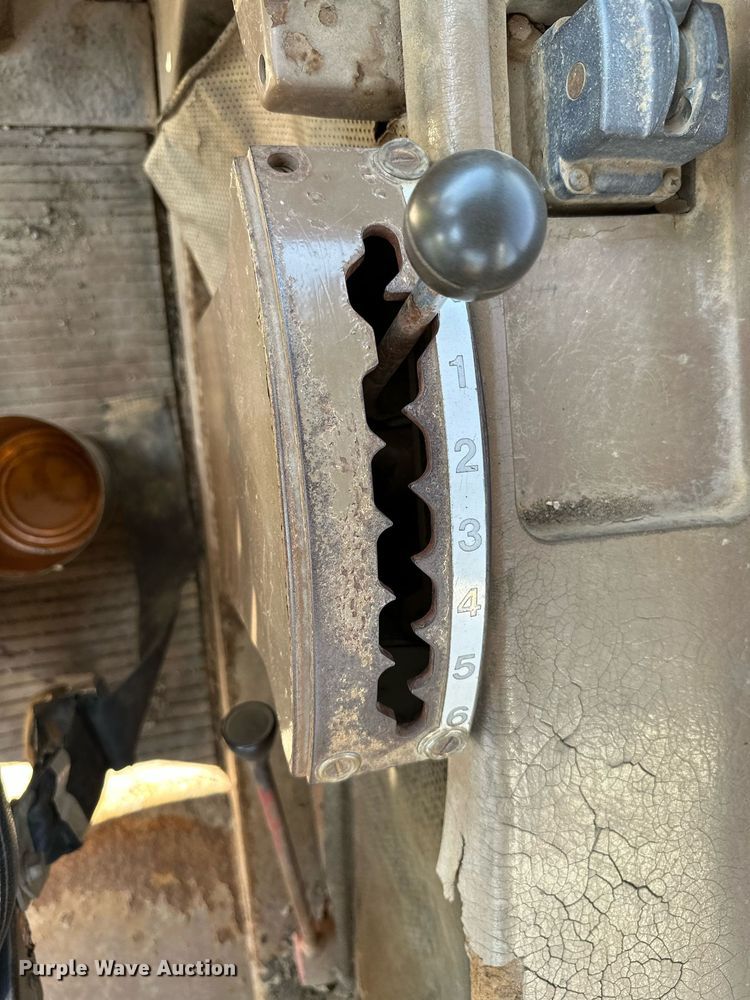 image for item MB9582 1988 Caterpillar D350C  haul truck