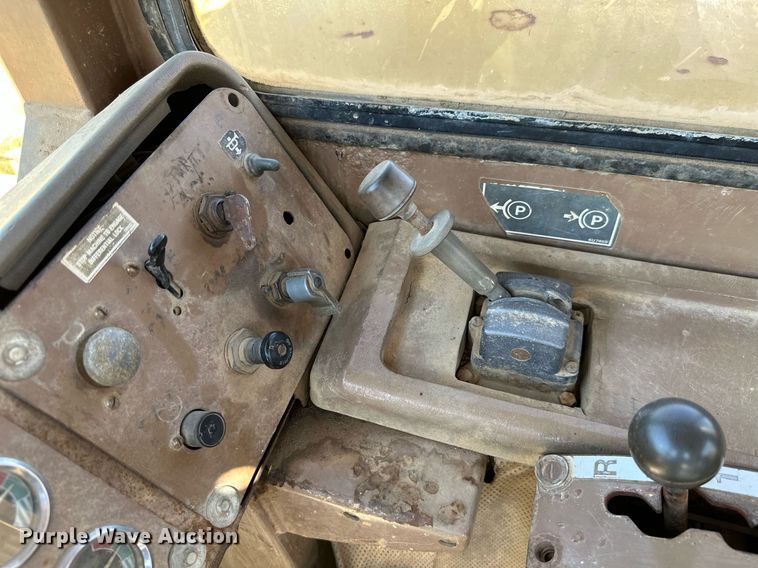 image for item MB9582 1988 Caterpillar D350C  haul truck