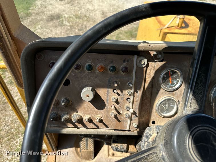 image for item MB9582 1988 Caterpillar D350C  haul truck