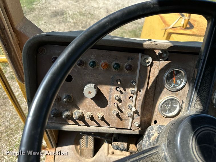 image for item MB9582 1988 Caterpillar D350C  haul truck