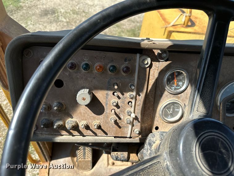 image for item MB9582 1988 Caterpillar D350C  haul truck