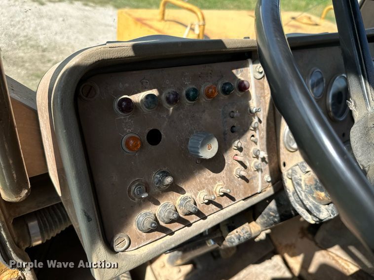 image for item MB9582 1988 Caterpillar D350C  haul truck