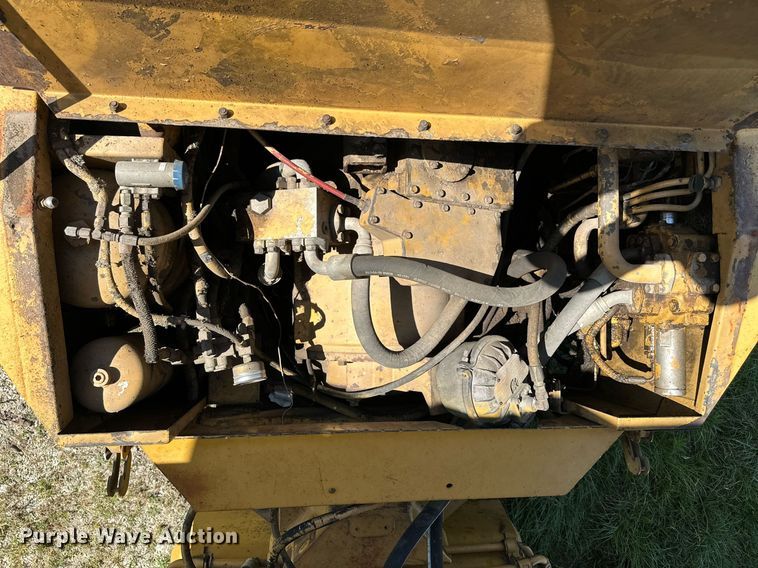image for item MB9582 1988 Caterpillar D350C  haul truck