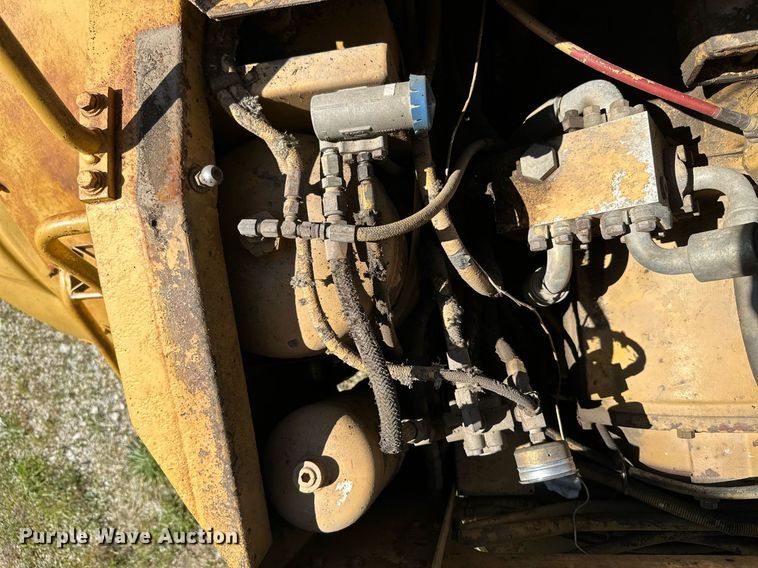 image for item MB9582 1988 Caterpillar D350C  haul truck