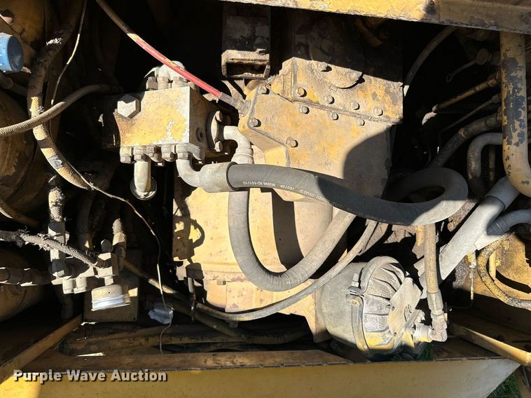 image for item MB9582 1988 Caterpillar D350C  haul truck