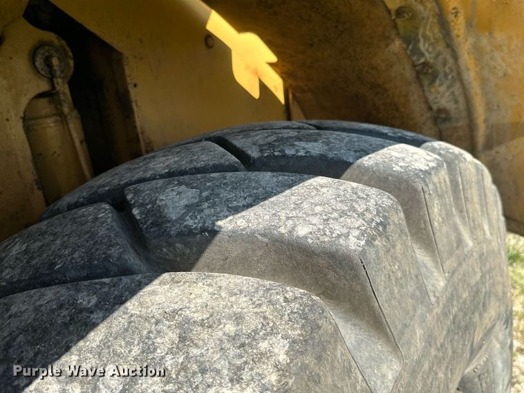 image for item MB9582 1988 Caterpillar D350C  haul truck