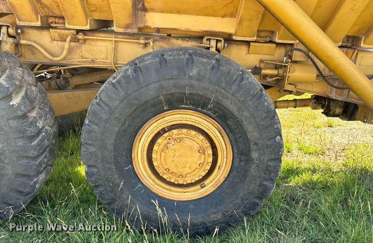 image for item MB9582 1988 Caterpillar D350C  haul truck