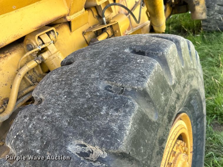 image for item MB9582 1988 Caterpillar D350C  haul truck