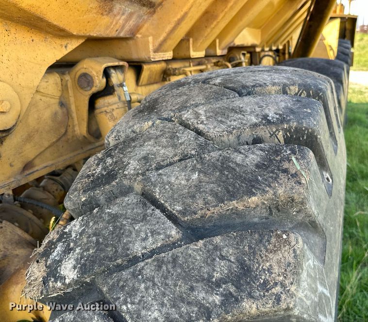 image for item MB9582 1988 Caterpillar D350C  haul truck