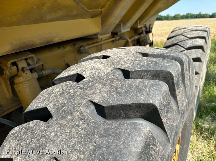 image for item MB9582 1988 Caterpillar D350C  haul truck