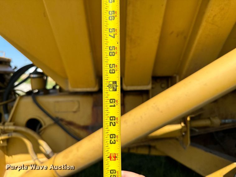 image for item MB9582 1988 Caterpillar D350C  haul truck