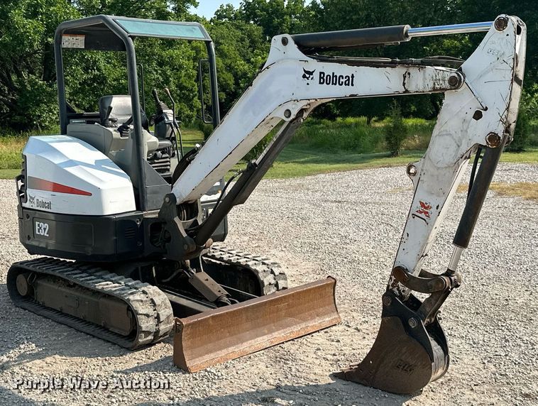 image for item MB9587 2014 Bobcat E32  mini excavator