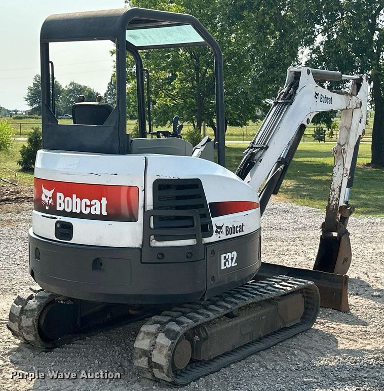 image for item MB9587 2014 Bobcat E32  mini excavator