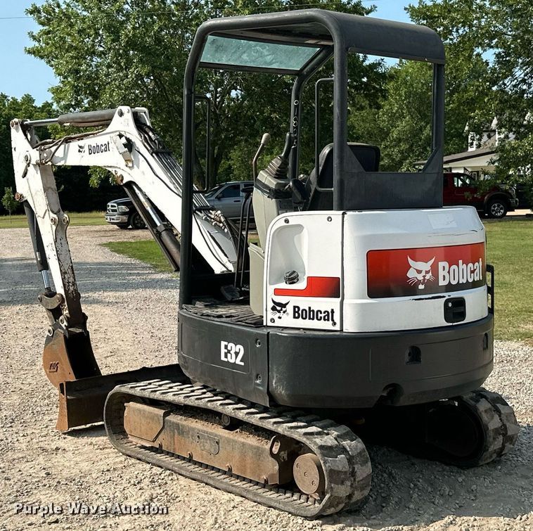 image for item MB9587 2014 Bobcat E32  mini excavator