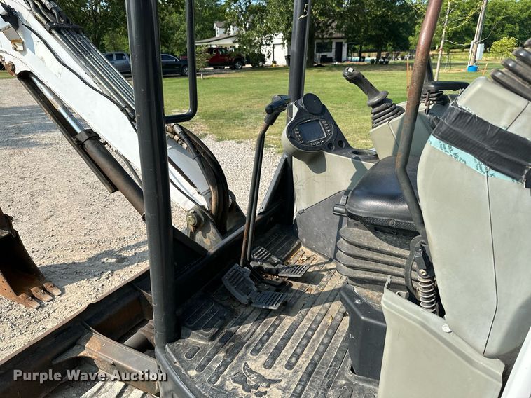 image for item MB9587 2014 Bobcat E32  mini excavator