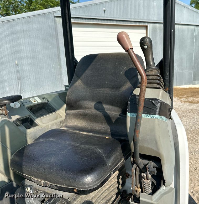 image for item MB9587 2014 Bobcat E32  mini excavator