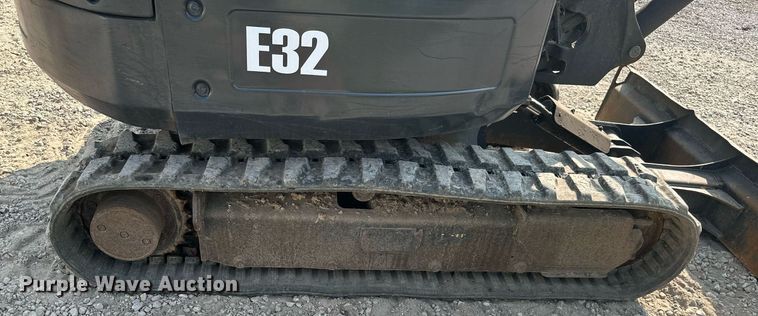 image for item MB9587 2014 Bobcat E32  mini excavator