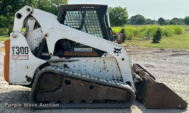 image for item MB9588 2006 Bobcat T300  tracked skid steer loader