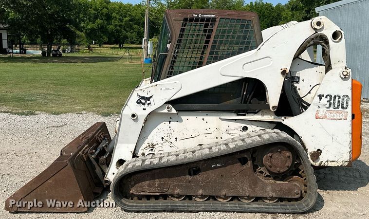 image for item MB9588 2006 Bobcat T300  tracked skid steer loader