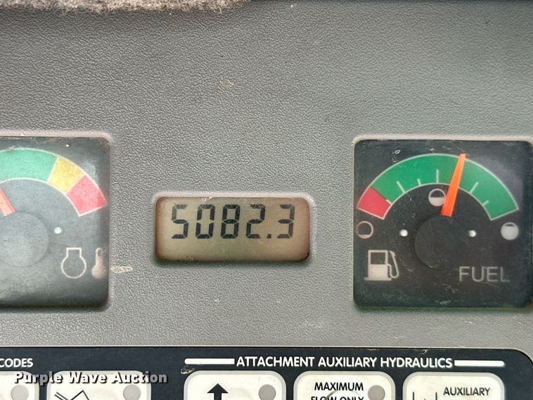 image for item MB9588 2006 Bobcat T300  tracked skid steer loader