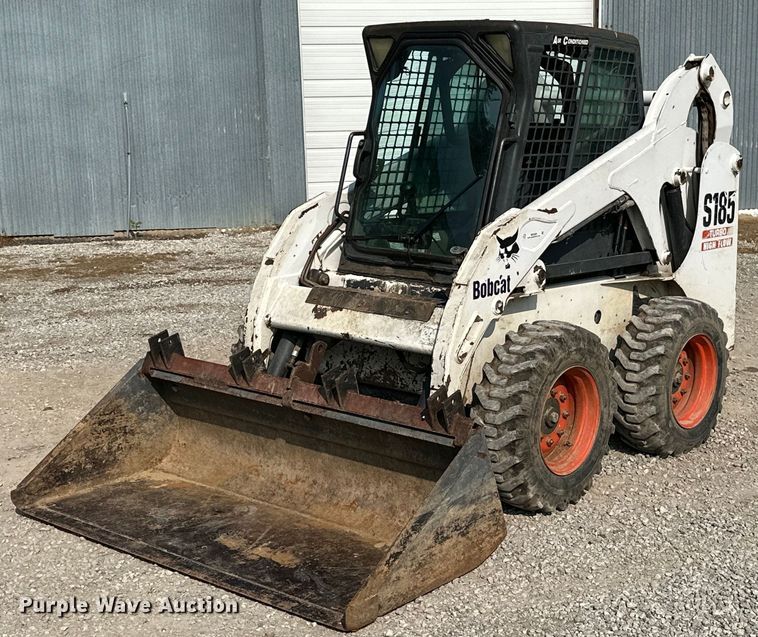 image for item MB9589 2004 Bobcat S185  skid steer loader