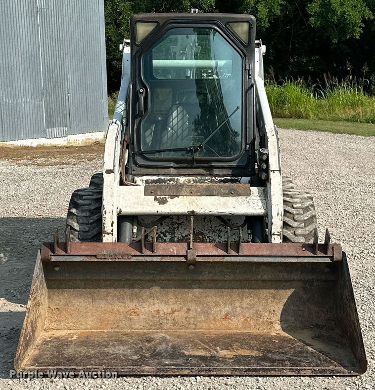 image for item MB9589 2004 Bobcat S185  skid steer loader