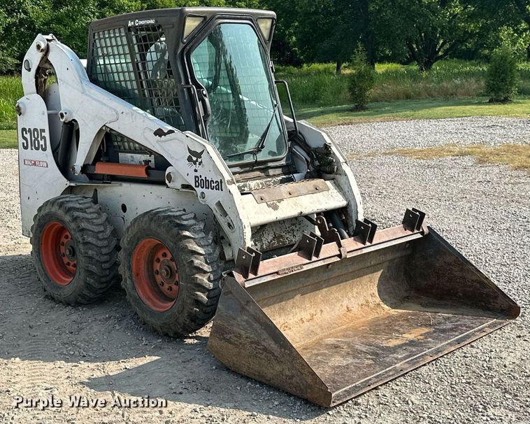 image for item MB9589 2004 Bobcat S185  skid steer loader