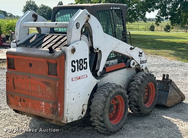 image for item MB9589 2004 Bobcat S185  skid steer loader