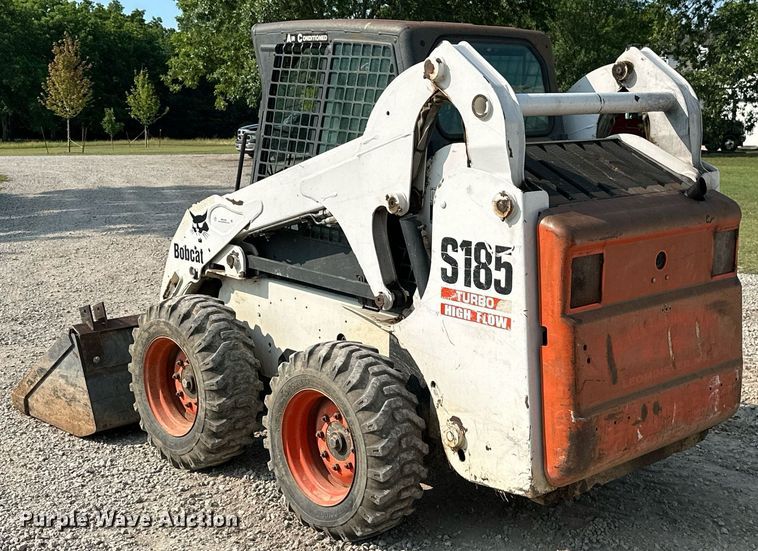image for item MB9589 2004 Bobcat S185  skid steer loader