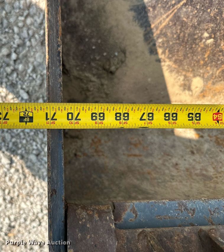 image for item MB9589 2004 Bobcat S185  skid steer loader