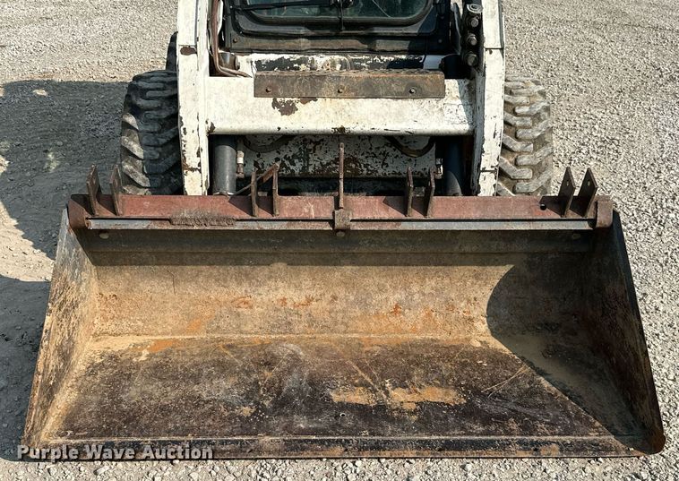 image for item MB9589 2004 Bobcat S185  skid steer loader
