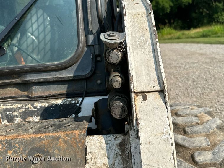 image for item MB9589 2004 Bobcat S185  skid steer loader