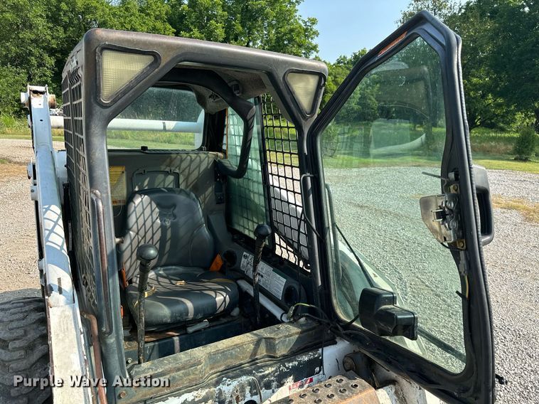 image for item MB9589 2004 Bobcat S185  skid steer loader