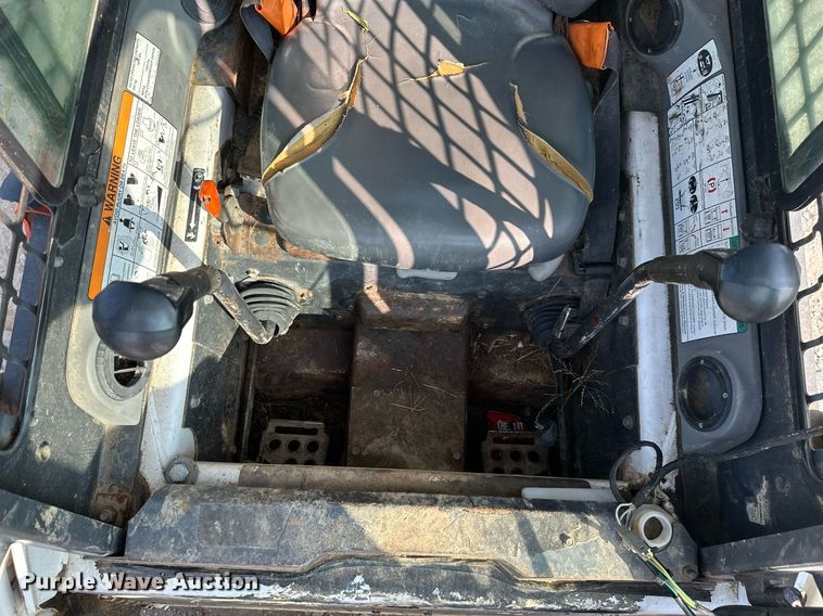 image for item MB9589 2004 Bobcat S185  skid steer loader