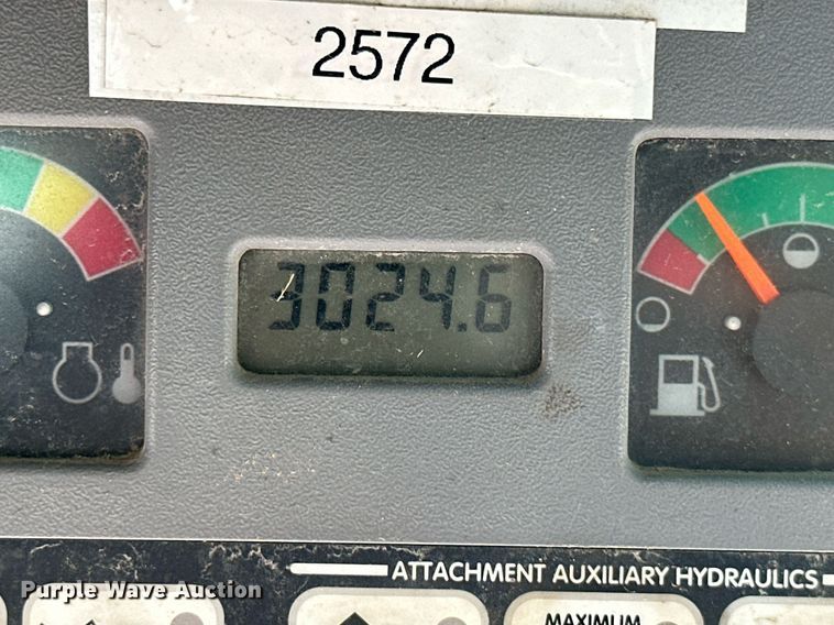 image for item MB9589 2004 Bobcat S185  skid steer loader