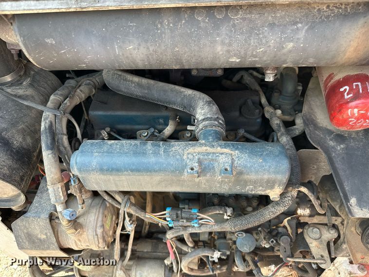 image for item MB9589 2004 Bobcat S185  skid steer loader